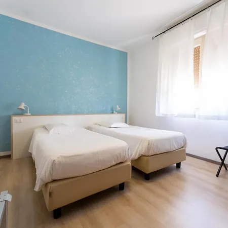 Готель Benaco Mavras